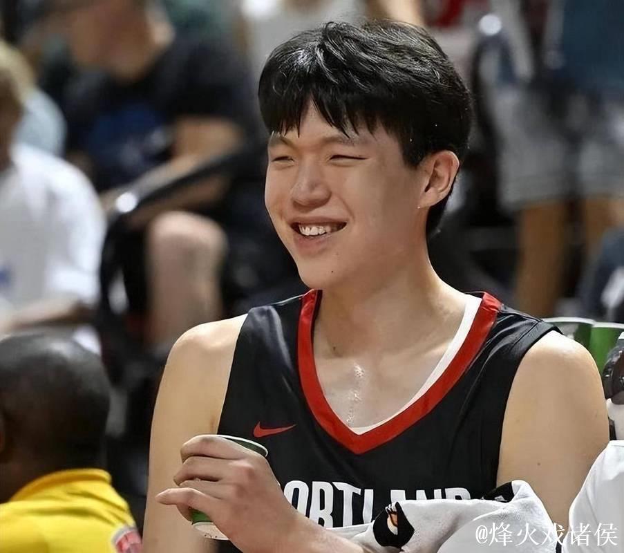 杨瀚森两双+三点显著提升!赢球喜忧参半,美记点评犀利 杨瀚森两双+三点显著提升!赢球喜忧参半,美记点评犀利